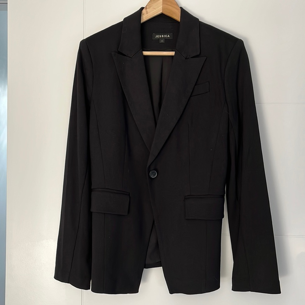 A gorgeous woman blazer🐬